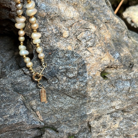 Vintage Marvella River Pearl Cream and Gold Strand Necklace - Picture 2 of 8